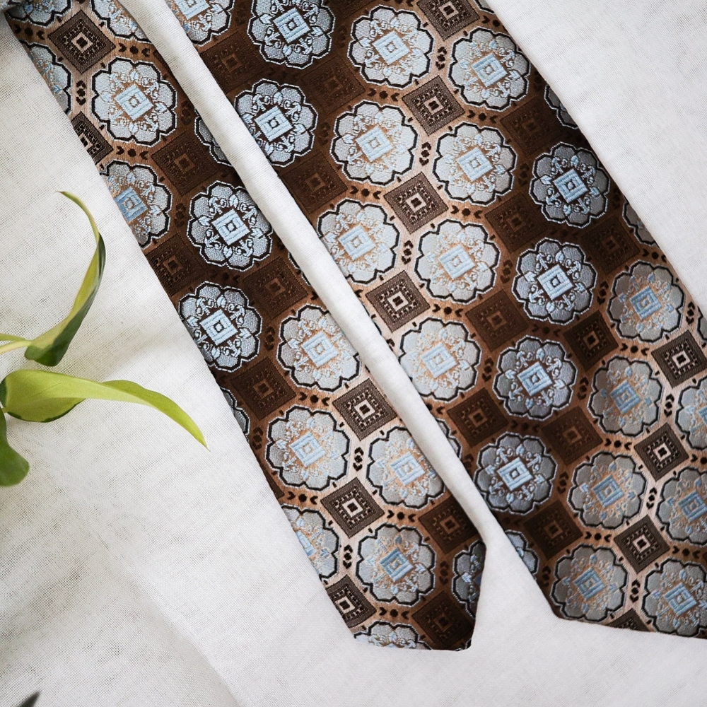 Elegant Brown and Blue Patterned Men's Tie